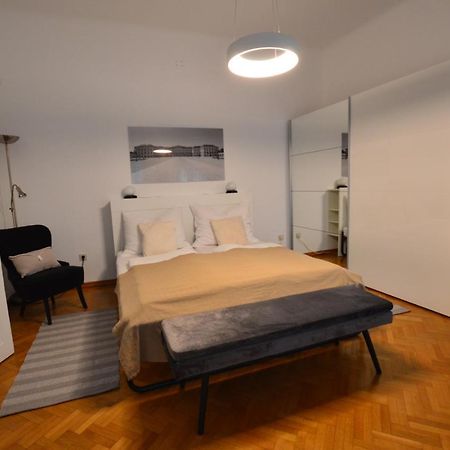 Apartment Penzing Vienna Esterno foto