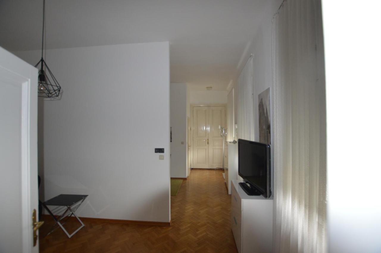Apartment Penzing Vienna Esterno foto
